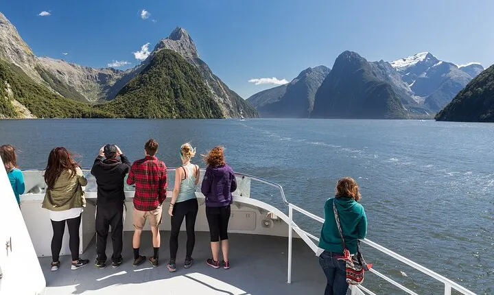 Milford Sound Day Tour and Cruise from Queenstown