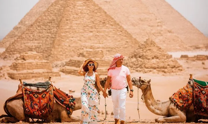 Private tour Giza pyramids,Egyptian Museum ,Khan el Khalili&lunch