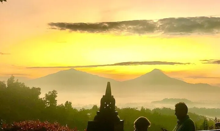Borobudur sunrise from Setumbu Hill and Yogyakarta day tour
