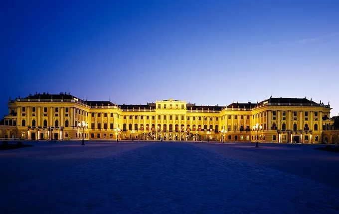 Vienna: Schönbrunn Palace Tour at 7 PM & Classical Concert
