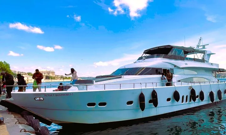Bosphorus Luxury Lunch Cruise & Black Sea Swimming Experience