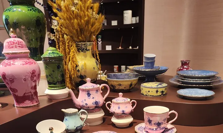 Private Guided Home Shopping Tour of Historic Shops in Milan