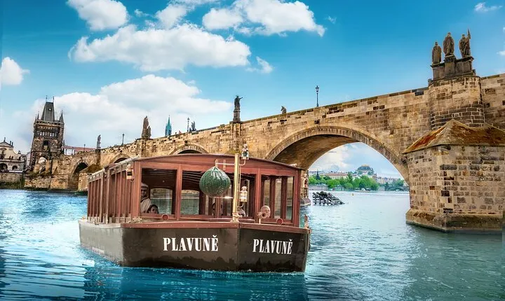 Charles Bridge: River Boat Cruise & Guided Tour ️with PragueWay