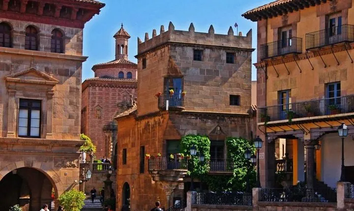 Poble Espanyol Private Tour in Barcelona with Pick up and Drop off
