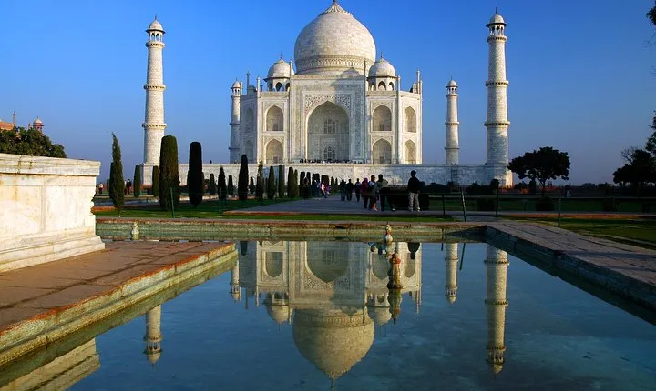 Same Day Tour from Mumbai to Taj Mahal and Agra With Flights