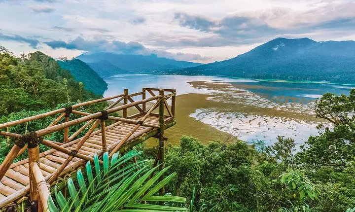 Bali Trekking: Twin Lakes, Handara Gate & Ulun Danu Bratan – Full Day