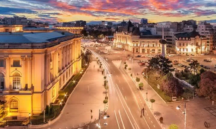 Private Car and Walking Tour in City Center Bucharest