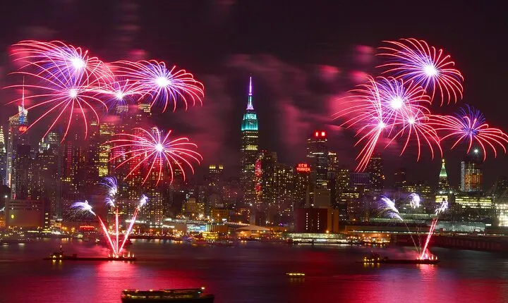 Circle Line: New Year’s Eve Dinner & Fireworks Cruise (All Ages)