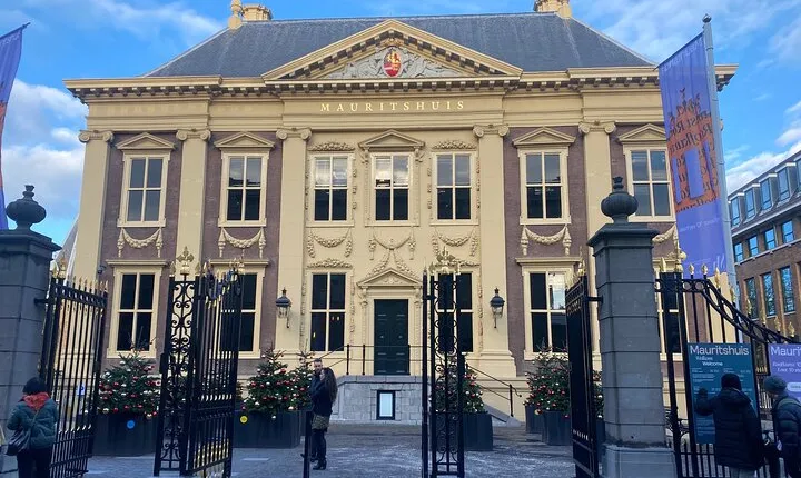 Den Haag City Walking Tour With Puzzles