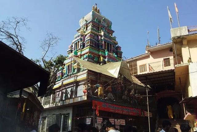 Neelkanth Temple Hike from Rishikesh: Forest Trail & Cave Visit
