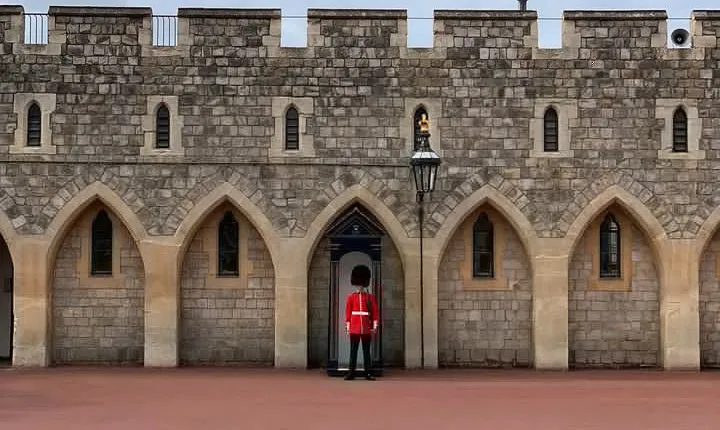 Windsor Castle, Stonehenge, and Bath from London Private Vehicle Service