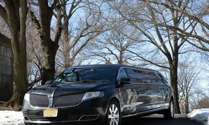 New York City Airport Departure Transfer by Limo LGA JFK EWR