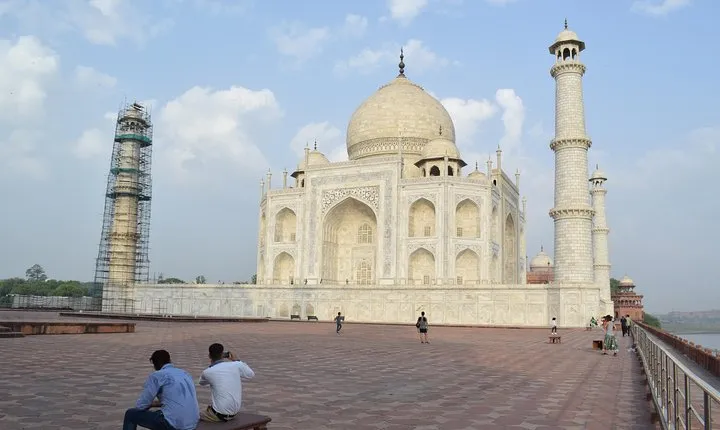 Luxury Sunrise Taj Mahal Tour from Delhi By Car.