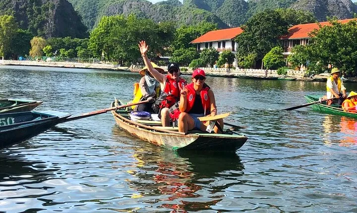 Hanoi: Ninh Binh Luxury Day Trip Explore Hoa Lu, Tam Coc, biking