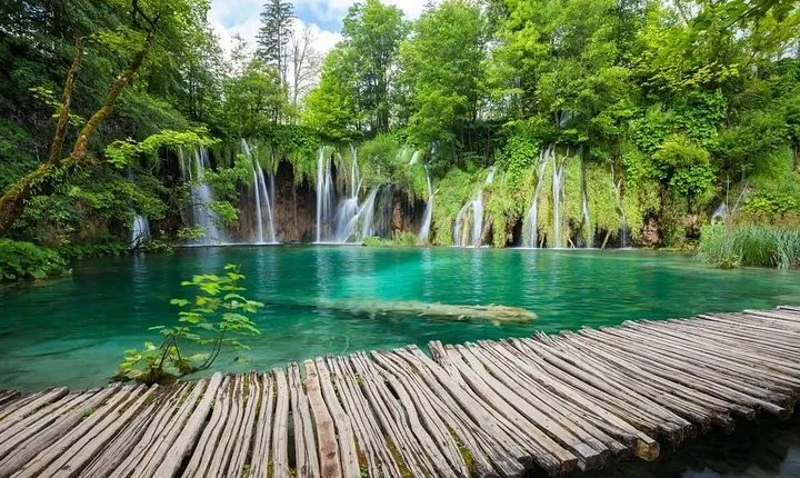 Private Transfer Zagreb - Split with a stop at Plitvice Lakes National Park