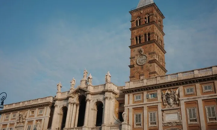 Rome’s Masterpieces: Small Group Walking Tour of Churches & Art