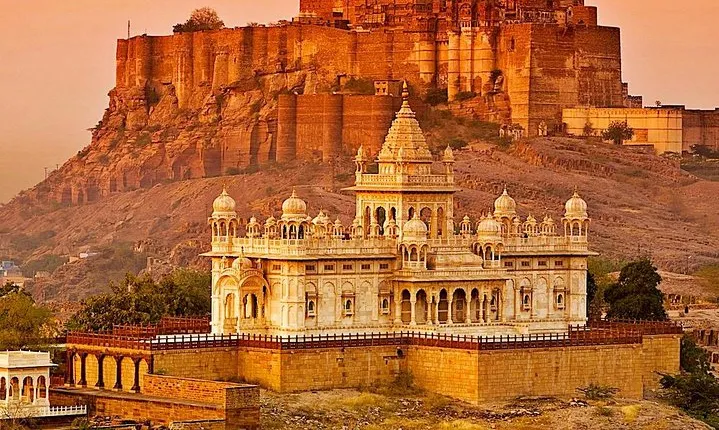 Private tour of Must visit places in Rajasthan with Taj Mahal