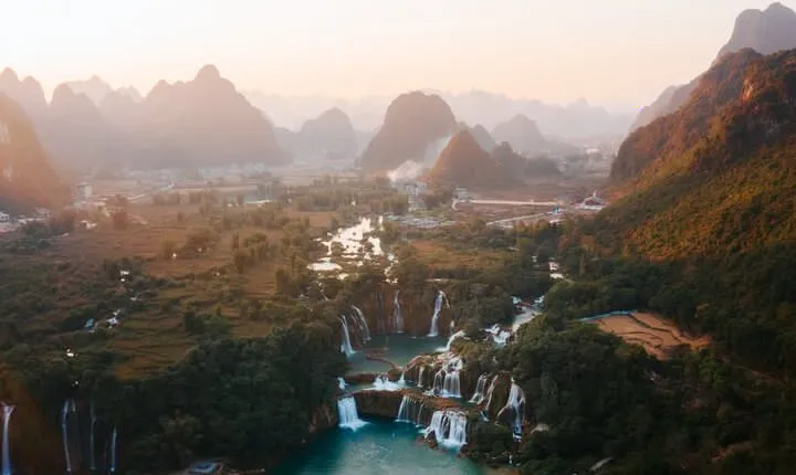 6 Day Tour in Ha Giang Loop Ban Gioc Waterfall Motorbike