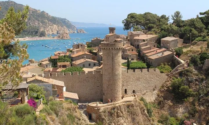Costa Brava Day Tour with Boat Trip from Barcelona