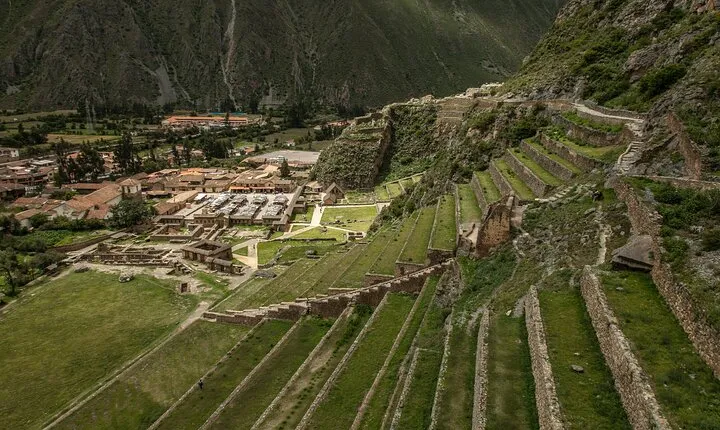 Private Transfer: Cusco to Ollantaytambo Train Station