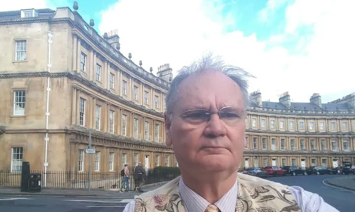 Exceptional Bath tour guide making your visit splendidly memorable.