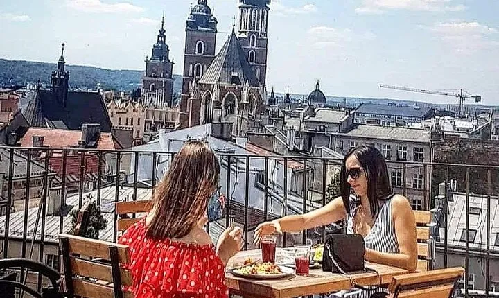 Early Good Morning Krakow Walking Tour with Traditional Breakfast