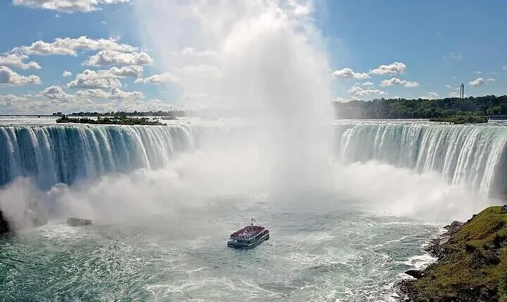 Private Full Day Niagara Falls Tour from New York