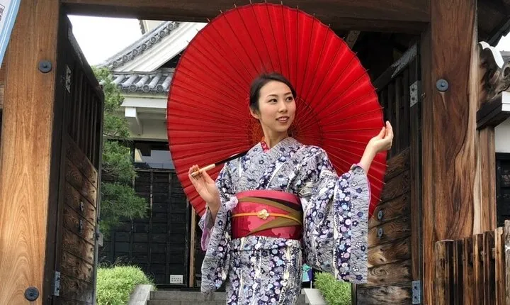 Go out freely wearing a traditional kimono