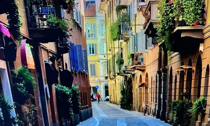 Milan Artisans and Ancient Shops Walking Tour