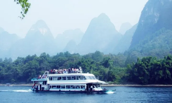 Full-Day Group Tour of Guilin Li River Cruising And Yangshuo