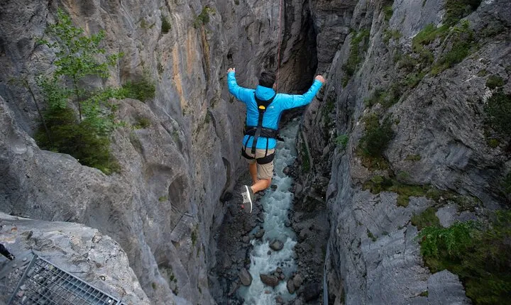 Zurich: Grindelwald canyon swing & Interlaken Small Group Tour