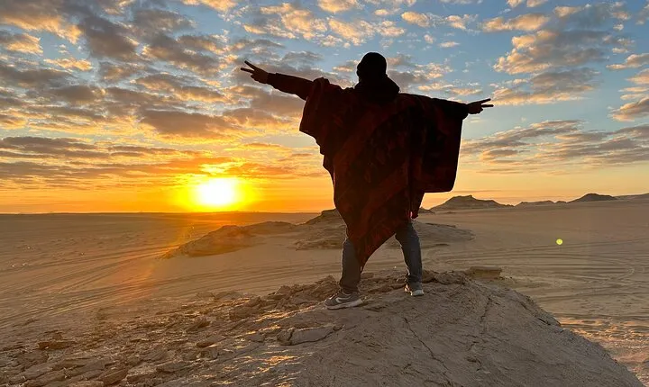 From Cairo: Sulfur & Salt Lake Swim, 4x4 Safari & Siwa Oasis Tour