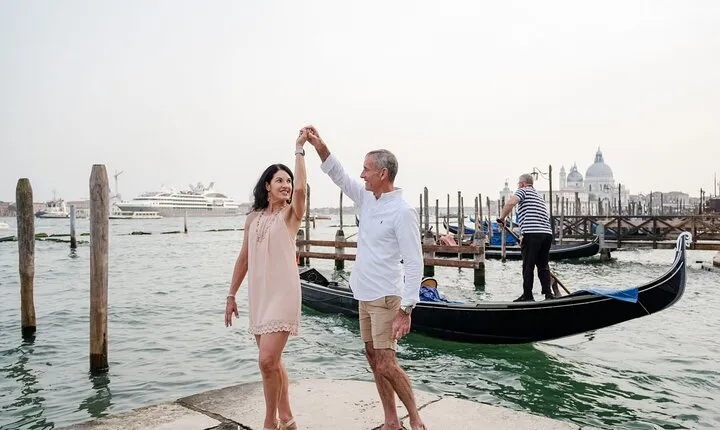 Romantic Photoshoot in Magical Venice