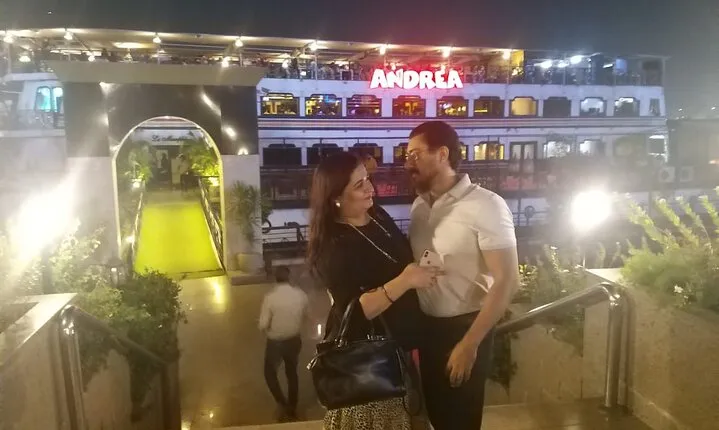 2-hours night dinner cruise show : Eat , Dance and Sing 