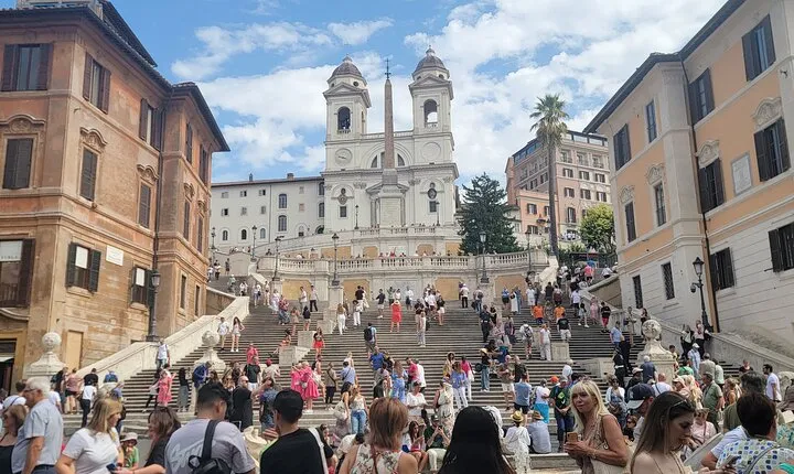 Rome attractions Walking Tour with the Pantheon & Trevi fountain