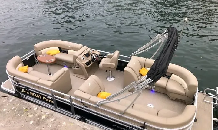 Paris Private 2-Hour Cruise on the Seine in a Pontoon Boat