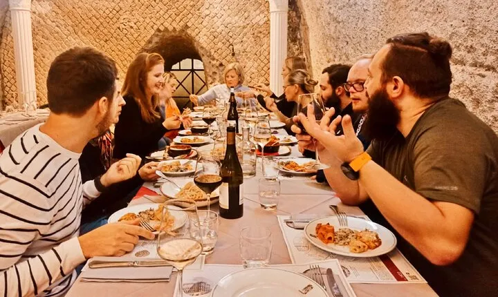 Rome Private Guided Food Wine Tour at Navona & Jewish Ghetto area