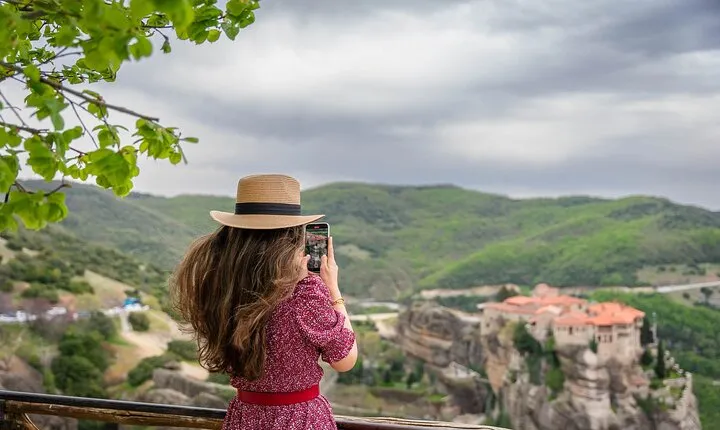 Meteora Half Day Tour With A Local Photographer .