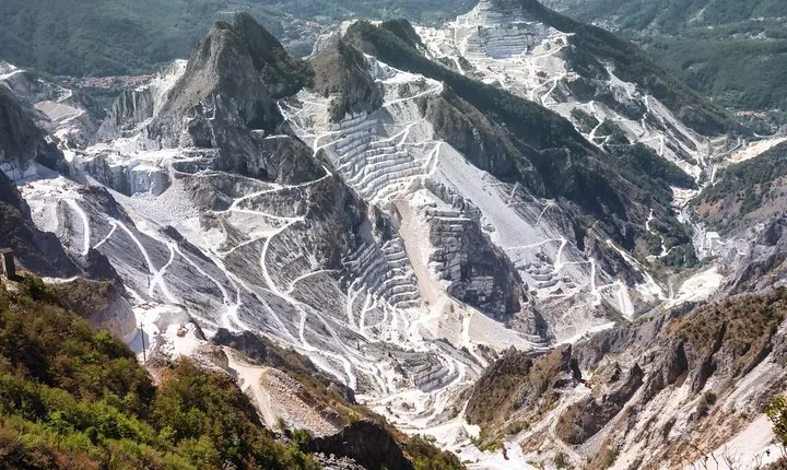 Carrara: Exclusive Marble Cave Tour Adventure in a 4x4
