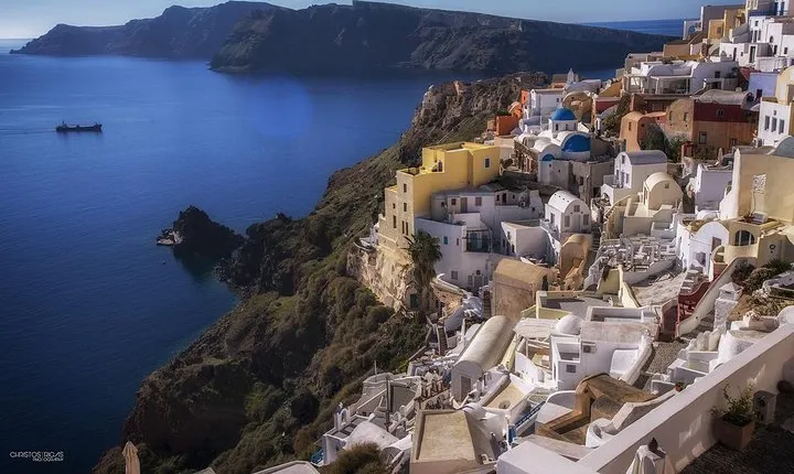 Private Guided Tour of Traditional Santorini with wine tasting- Full Day