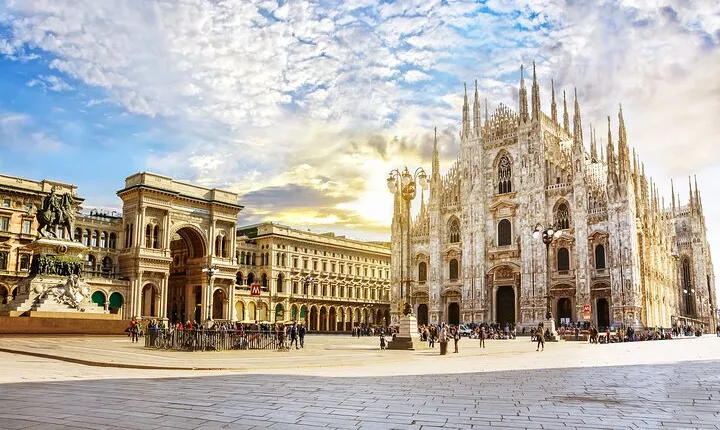 Sky-High Delights: Duomo Tour with Rooftop Adventure!