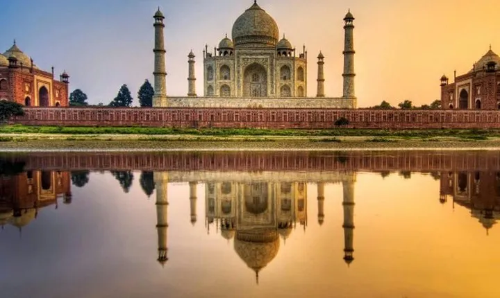 From New Delhi : Taj Mahal And Fatehpur Sikri Guided Tour
