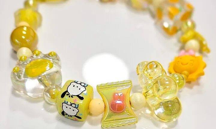 Manufacturing of Personalized Phone Clips or Bags in Paris