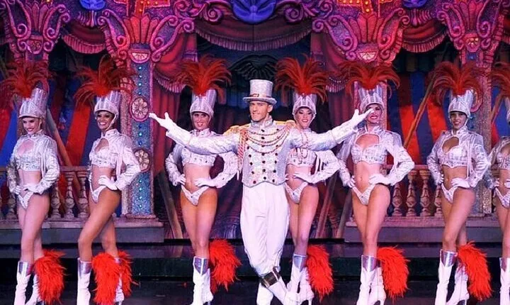 Moulin Rouge Show with Champagne