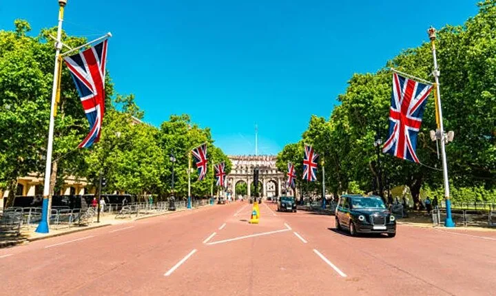 London Taxi Tours Unveiling the City's Treasures in Style
