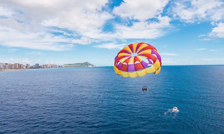 Half-day Tour in Diamond Head Sunrise and Parasail