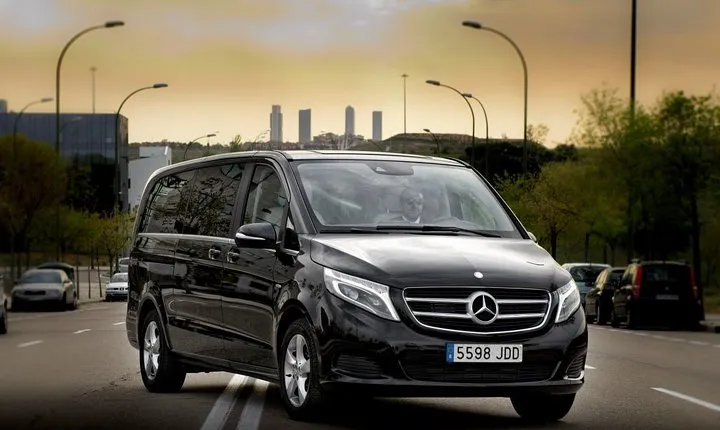 Private Departure Transfer from Brussels City to Brussels Airport by luxury van