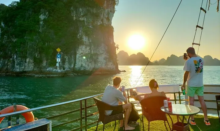 Best Halong 5 star Day Trip, inclusive,buffet,cave,kayak,transfer