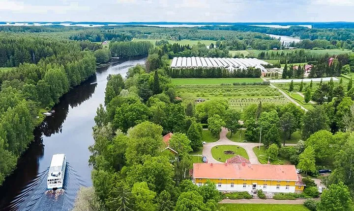 Visit to Authentic Finnish Berry Winery + Tasting 