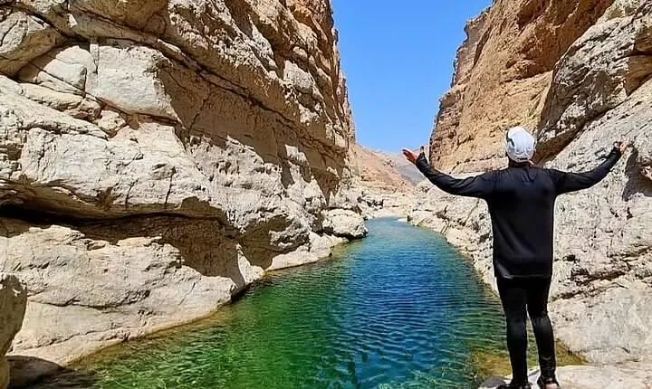 Full-Day Bimmah Sinkhole and Wadi Al Arbeieen Tour